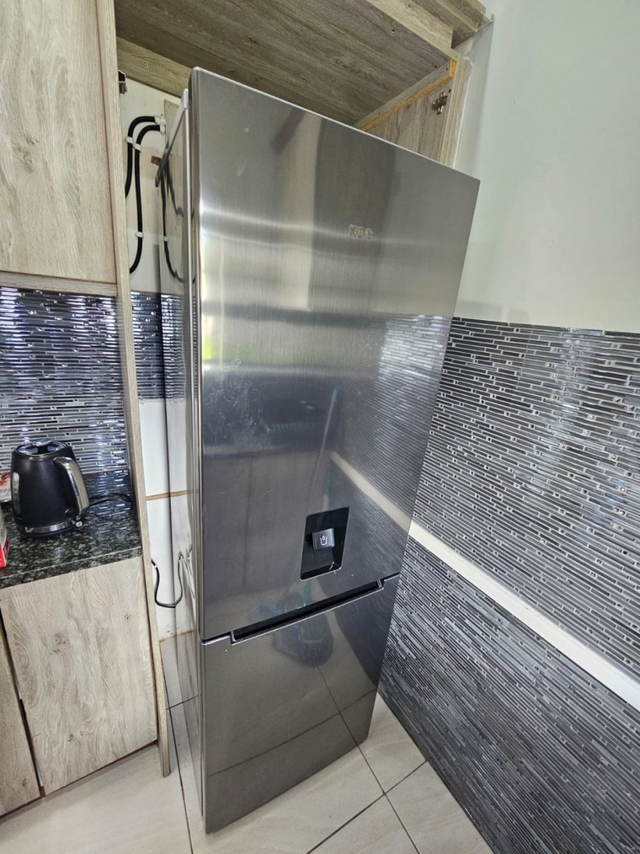 To Let 4 Bedroom Property for Rent in Aston Bay Eastern Cape